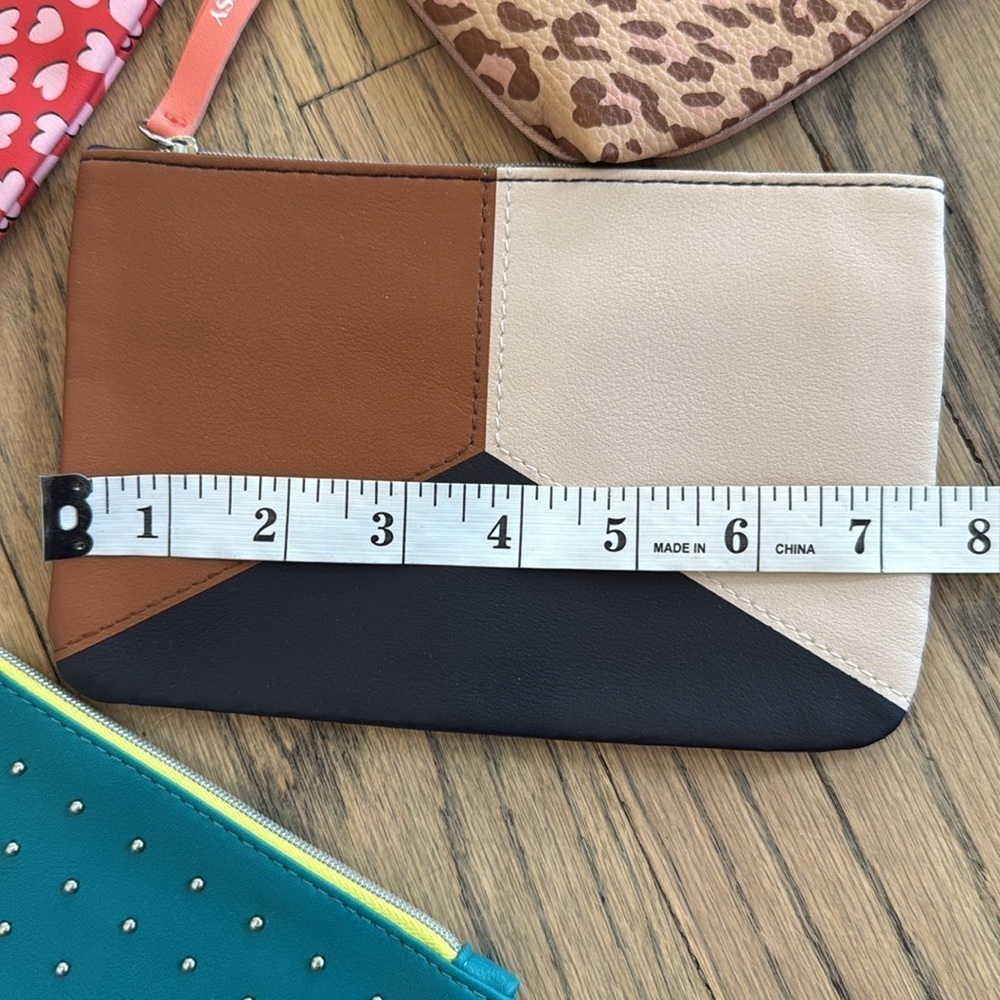 IPSY Set of Four Stylish Studded Geometric Hearted Cheetah Pouches Never Used - Picture 6 of 8